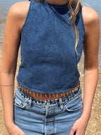 Top dos nu upcyclé denim et perles vintage