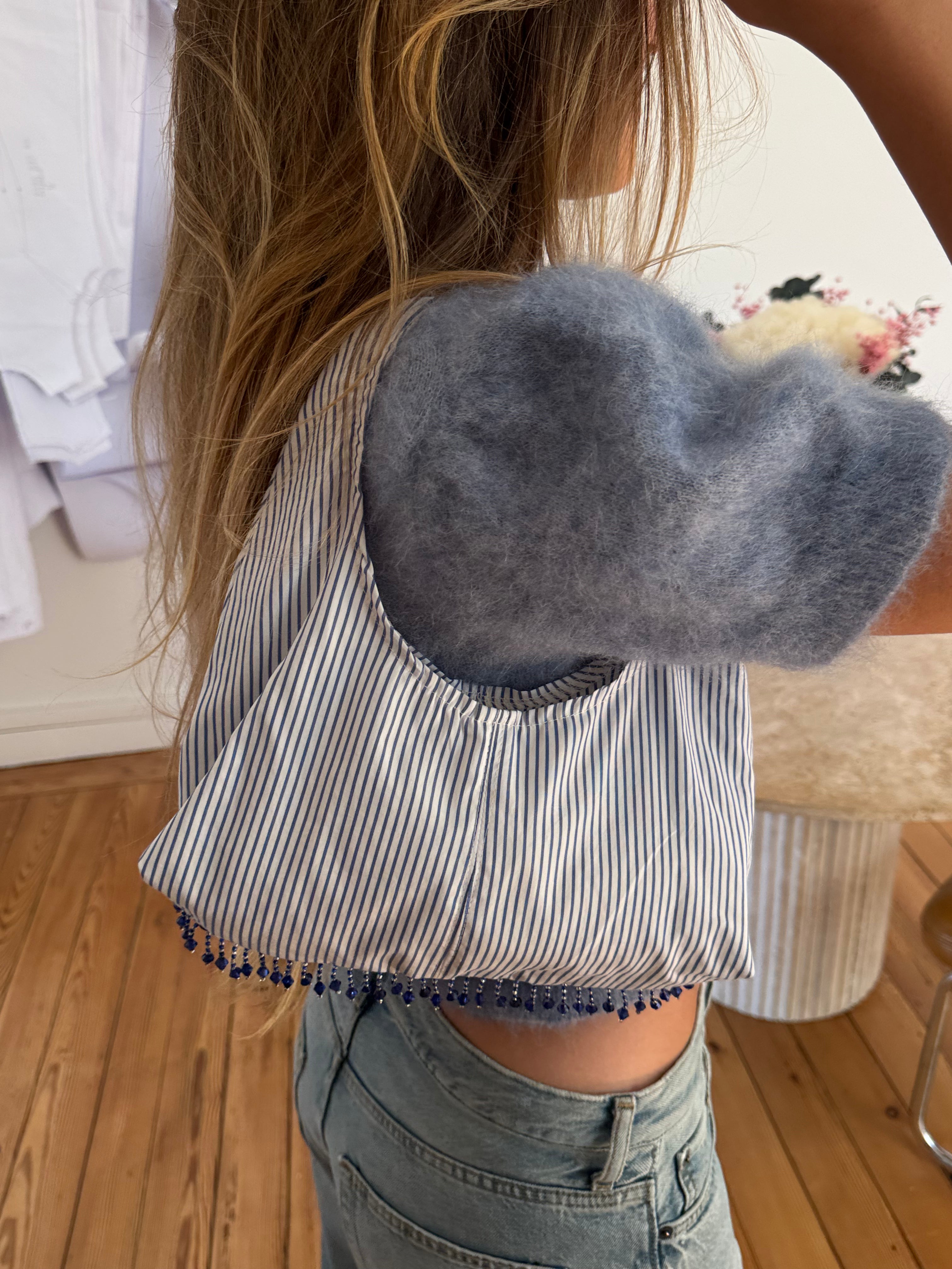 Sac upcyclé blanc à rayures bleues et perles vintage - petit