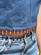 Top dos nu upcyclé denim et perles vintage