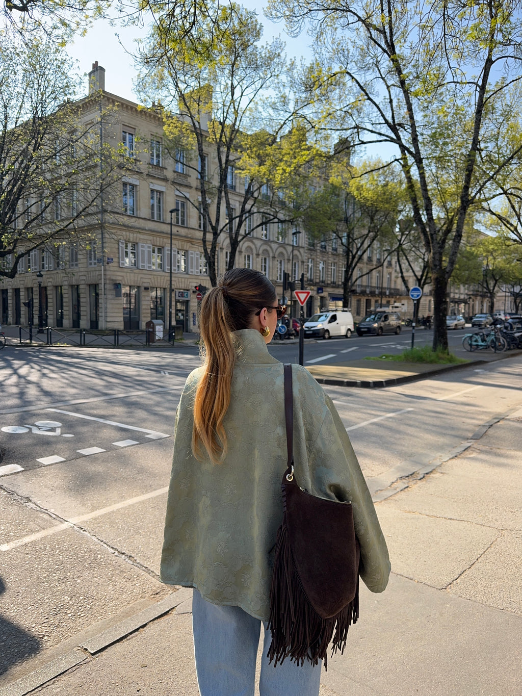 Veste upcyclée satinée vert clair à motifs vintage