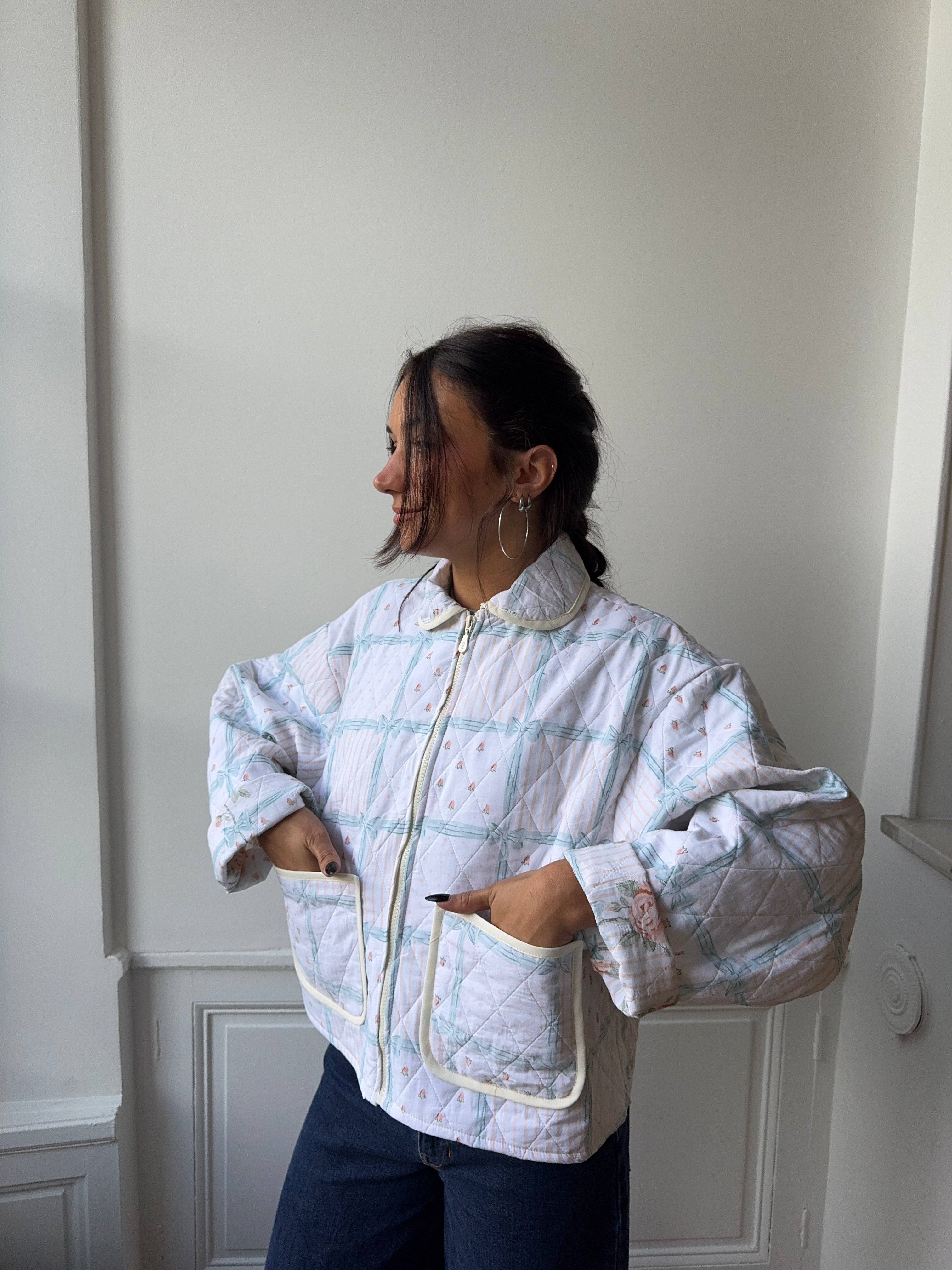 Veste upcyclée matelassée blanche à motifs