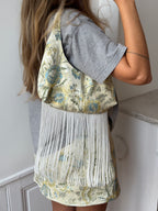 Sac upcyclé satiné à motifs et franges
