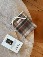 Pochette livre laine à carreaux