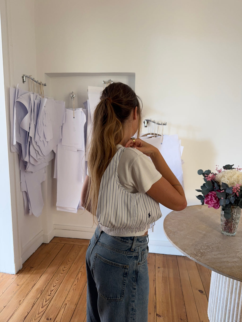 Sac upcyclé blanc à rayures et franges vintage - petit