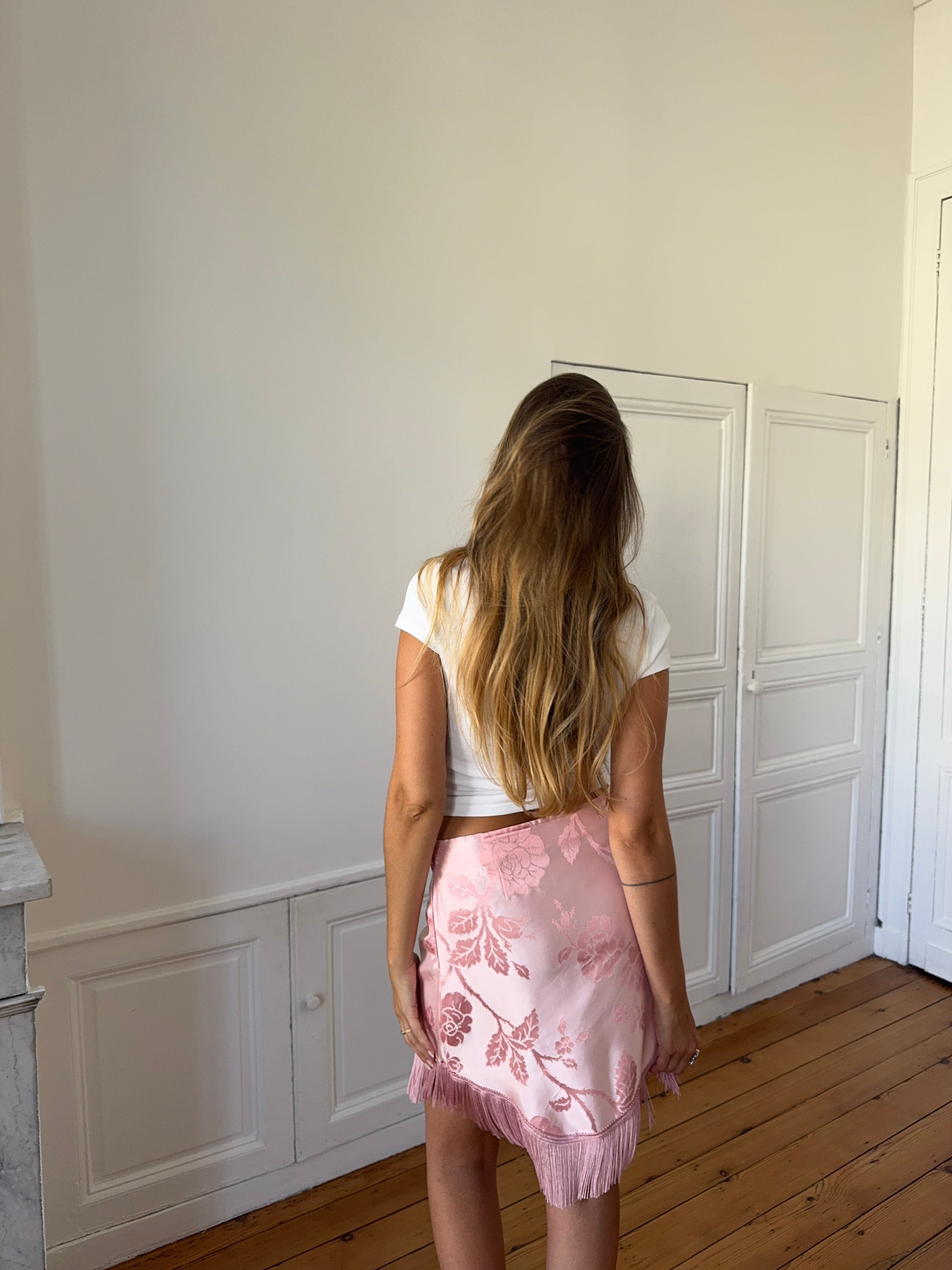 Jupe upcyclée satinée rose clair et franges