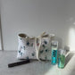 Trousse upcyclée matelassée blanche à motif bleu
