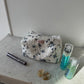Trousse upcyclée matelassée blanche à fleurs