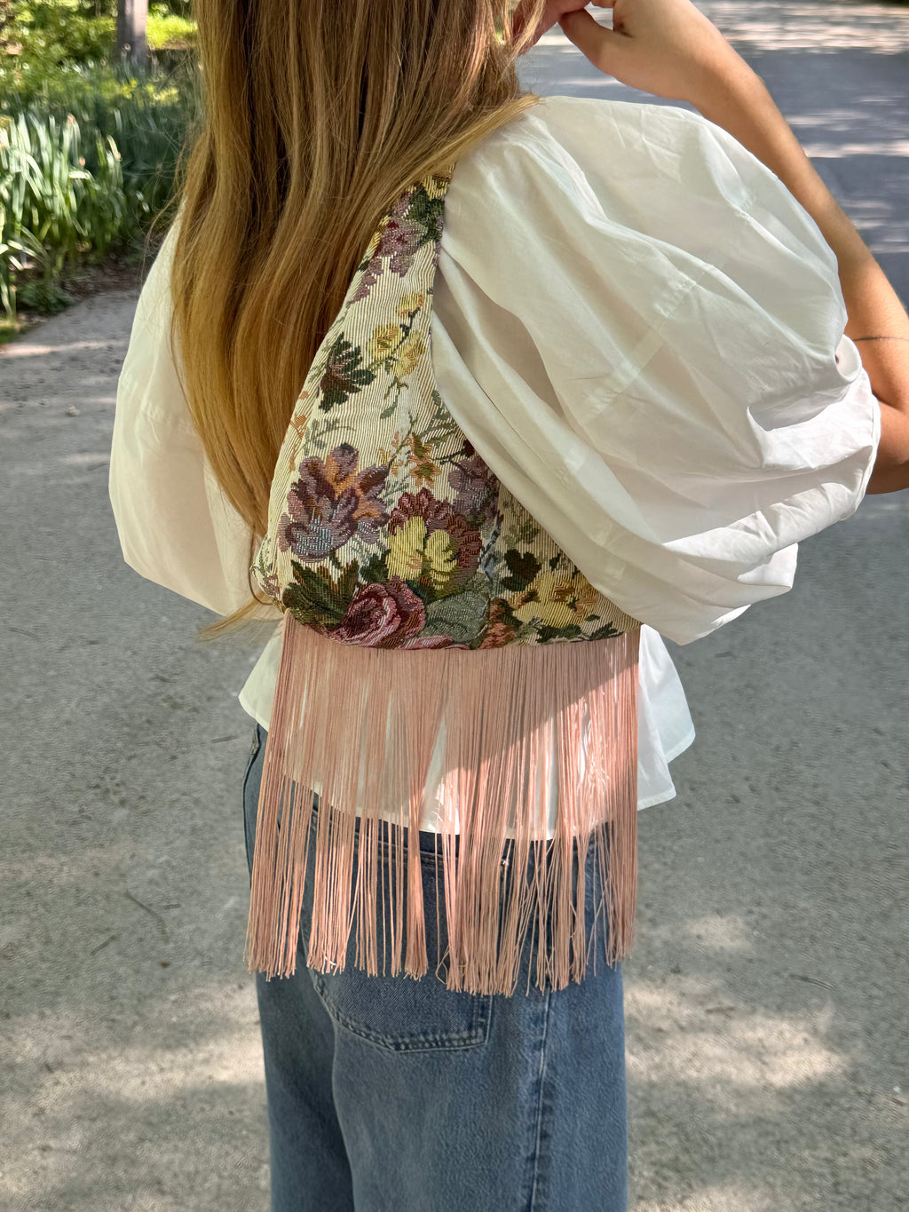 Sac upcyclé fleurs et franges