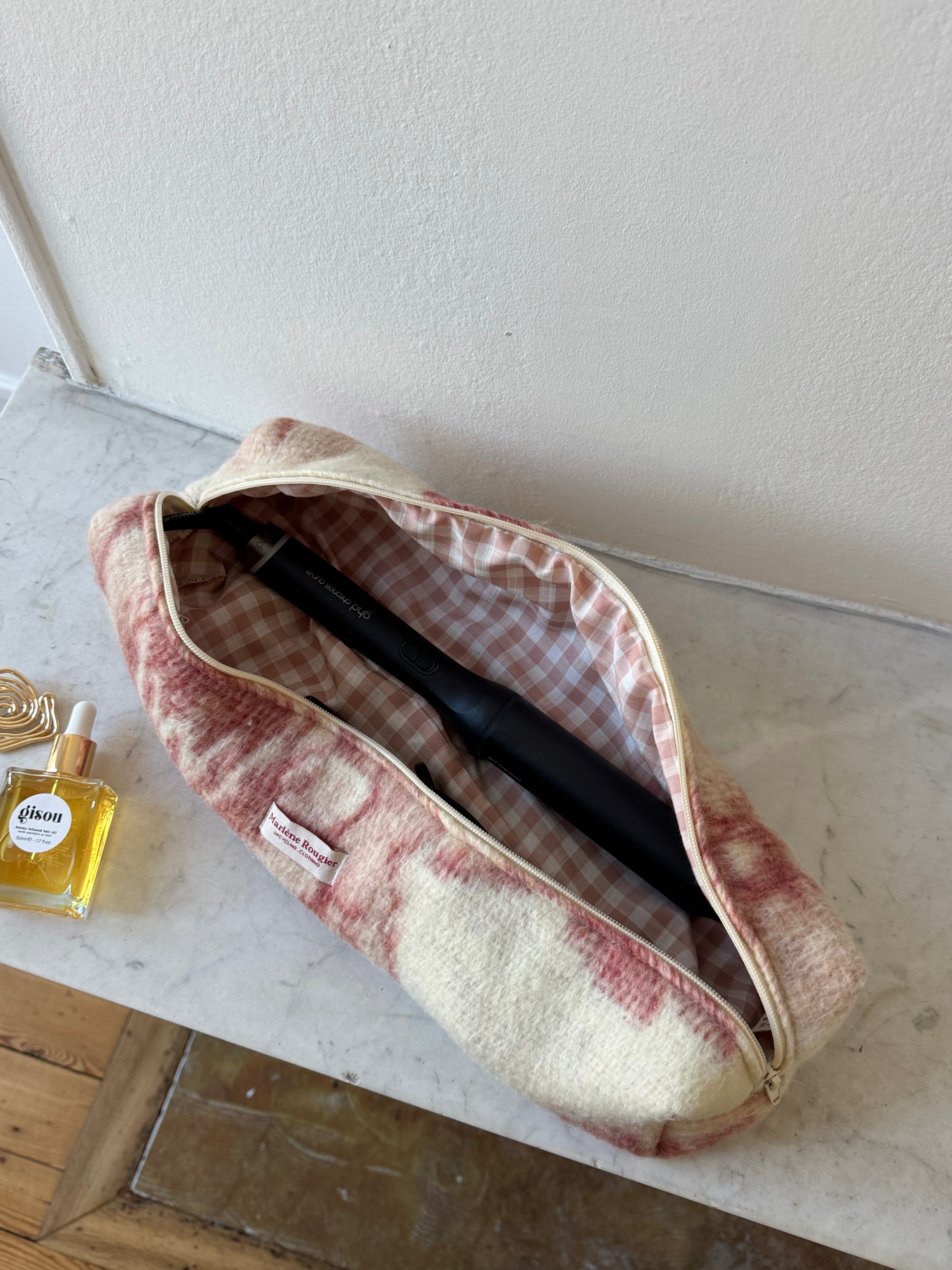 Trousse upcyclée laine écrue à motifs vintage