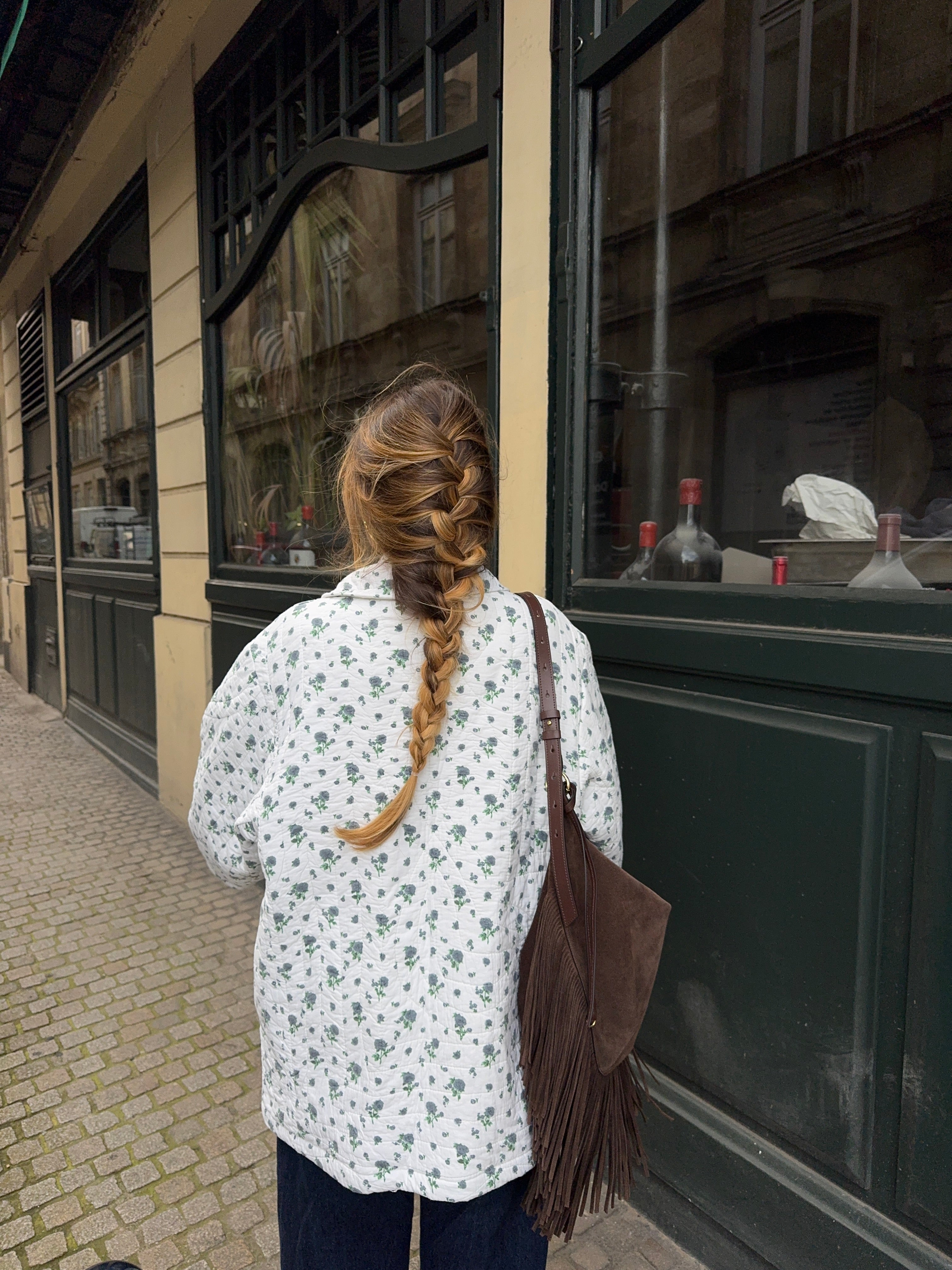 Veste upcyclée matelassée blanche à fleurs bleues vintage