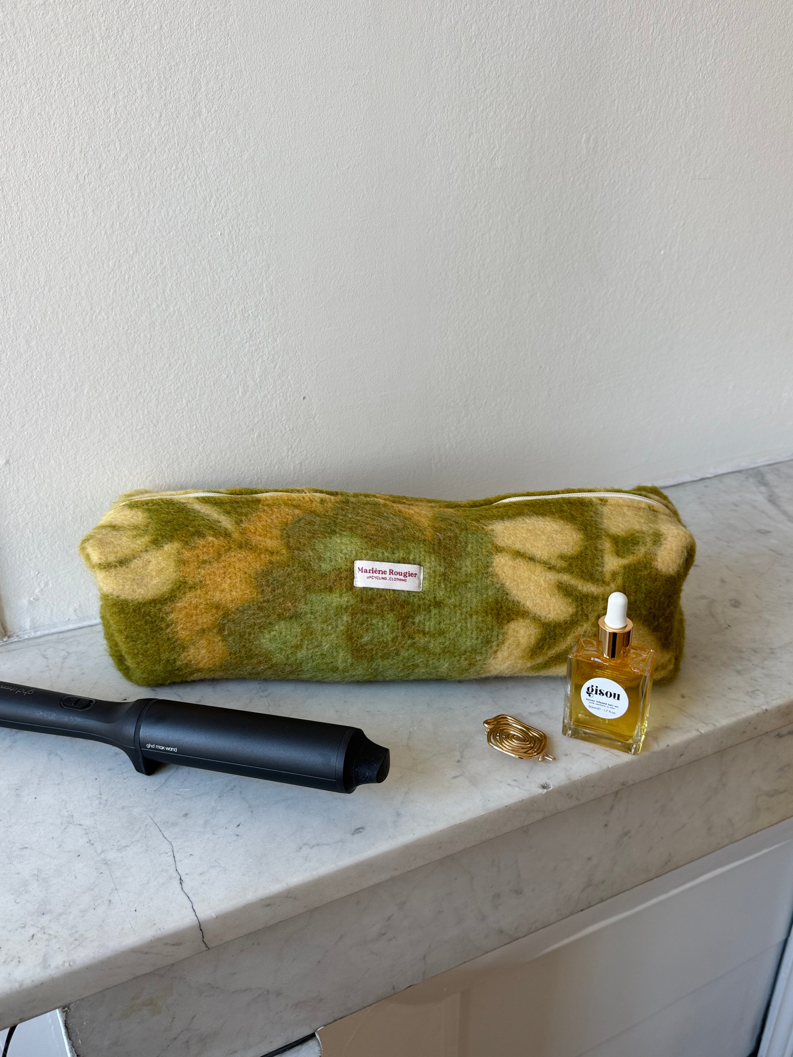 Trousse upcyclée laine kaki à motifs vintage