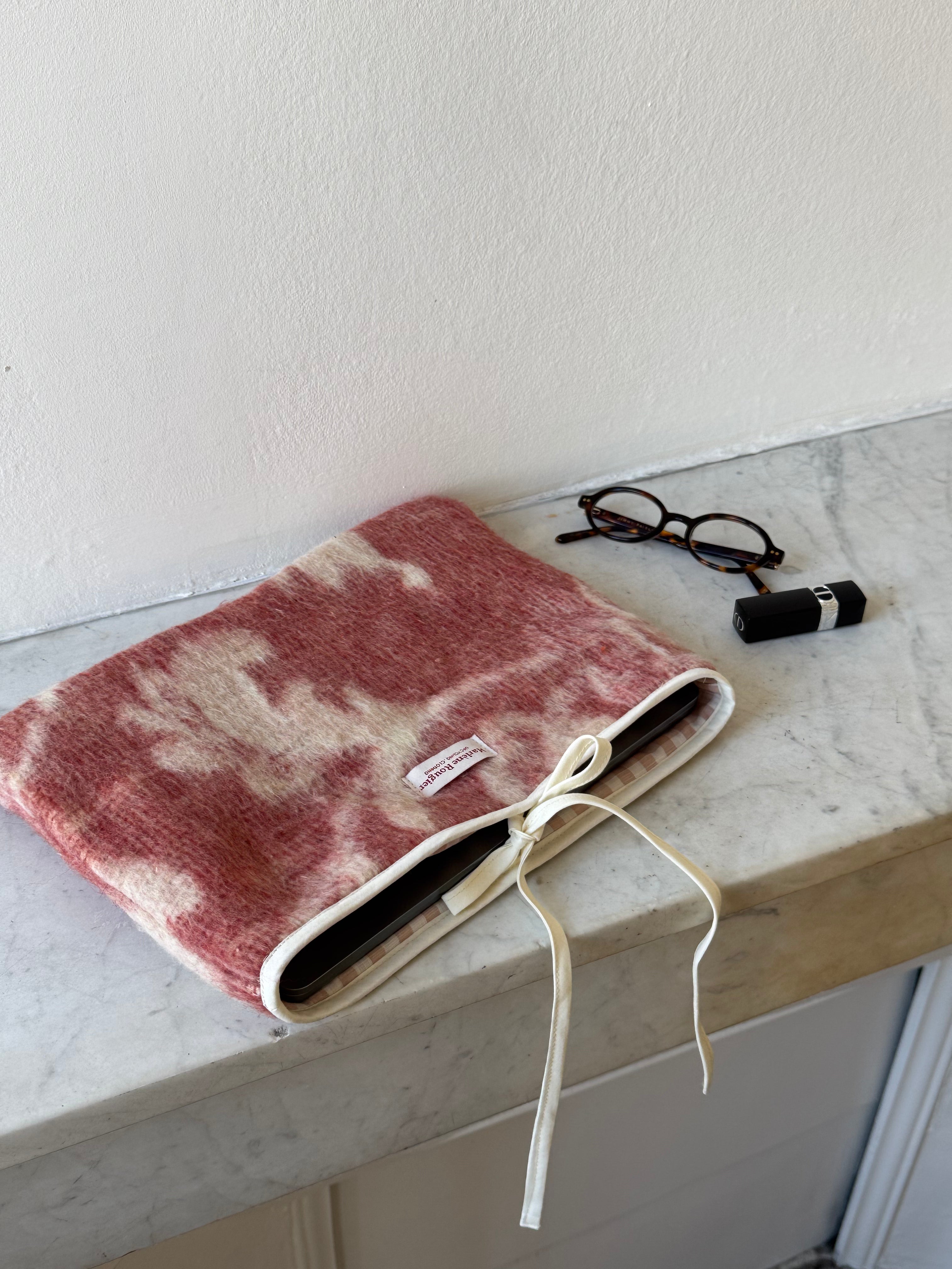 Pochette upcyclée laine à motifs vintage