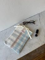 Pochette livre upcyclée laine à carreaux vintage