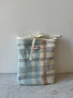 Pochette livre upcyclée laine à carreaux vintage