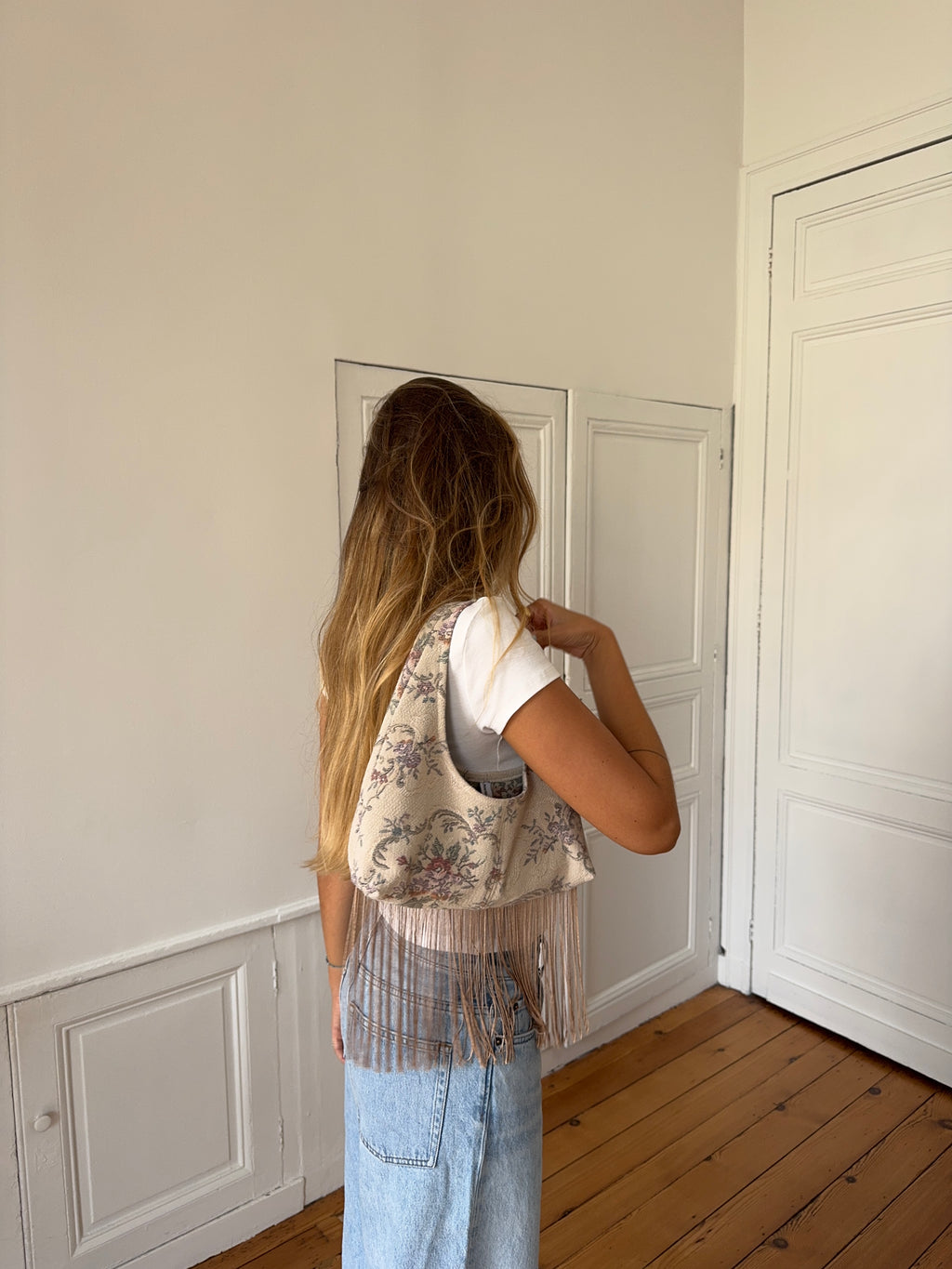 Sac upcyclé beige et franges