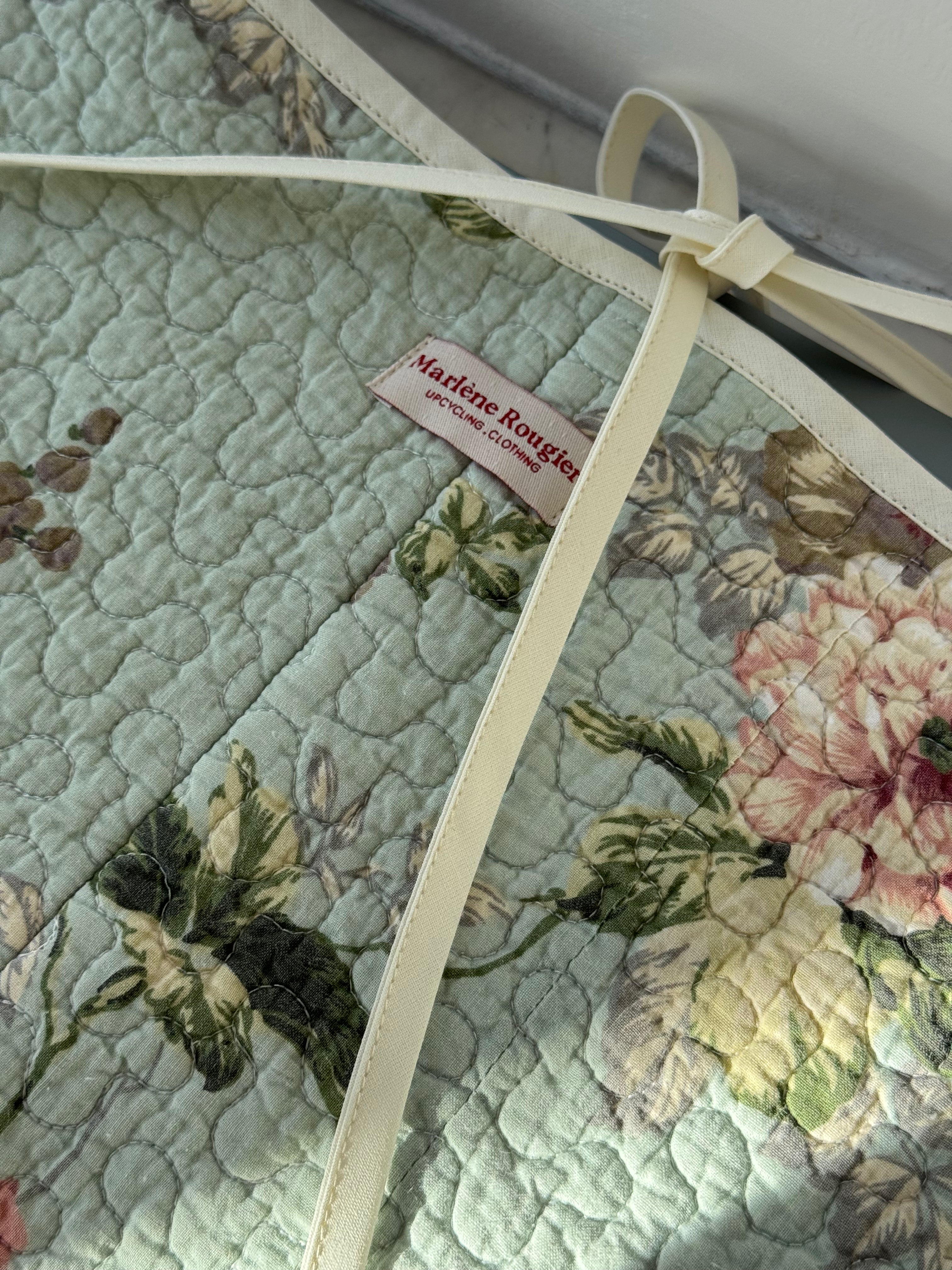 Pochette upcyclée matelassée vert d'eau à fleurs