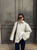 Veste écrue à fines rayures bleues