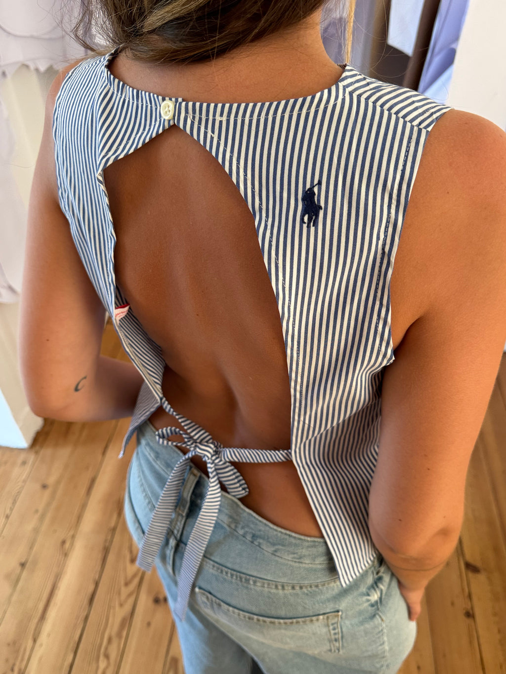 Top dos nu upcyclé à rayures bleues - L