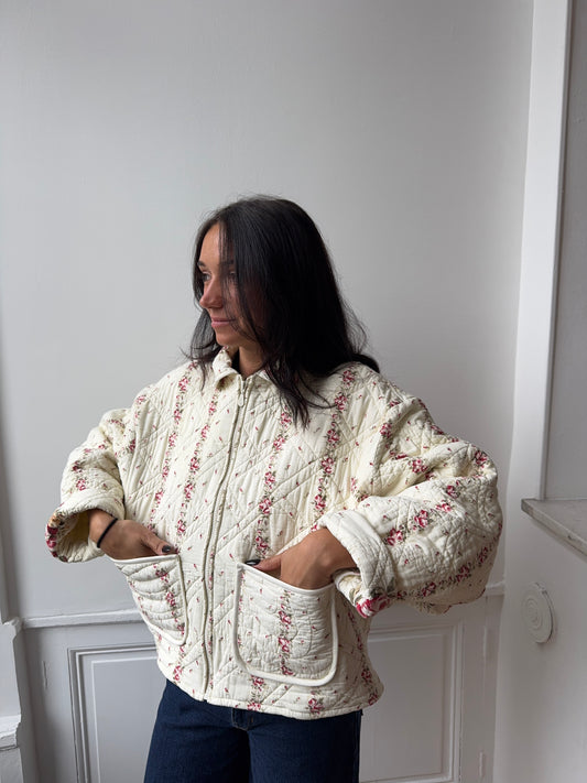Veste upcyclée matelassée écrue à fleurs