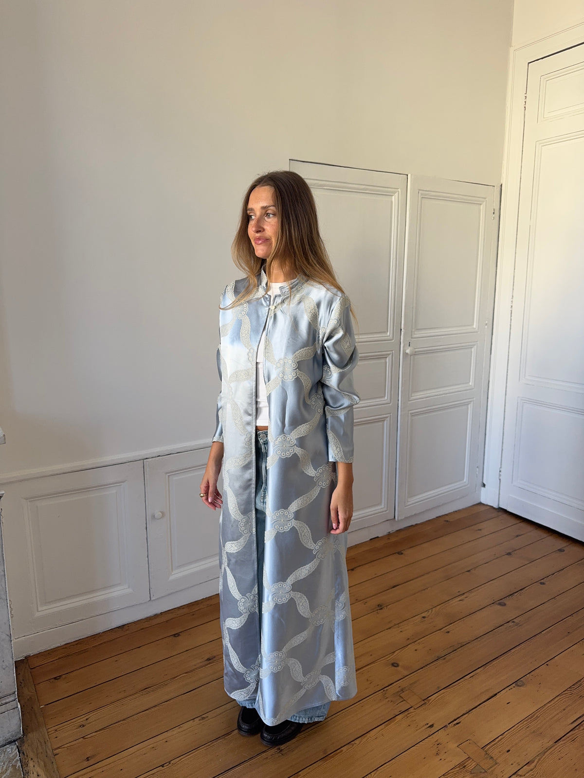 Veste longue upcyclée satinée ciel - M/L