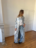 Veste longue upcyclée satinée ciel - M/L