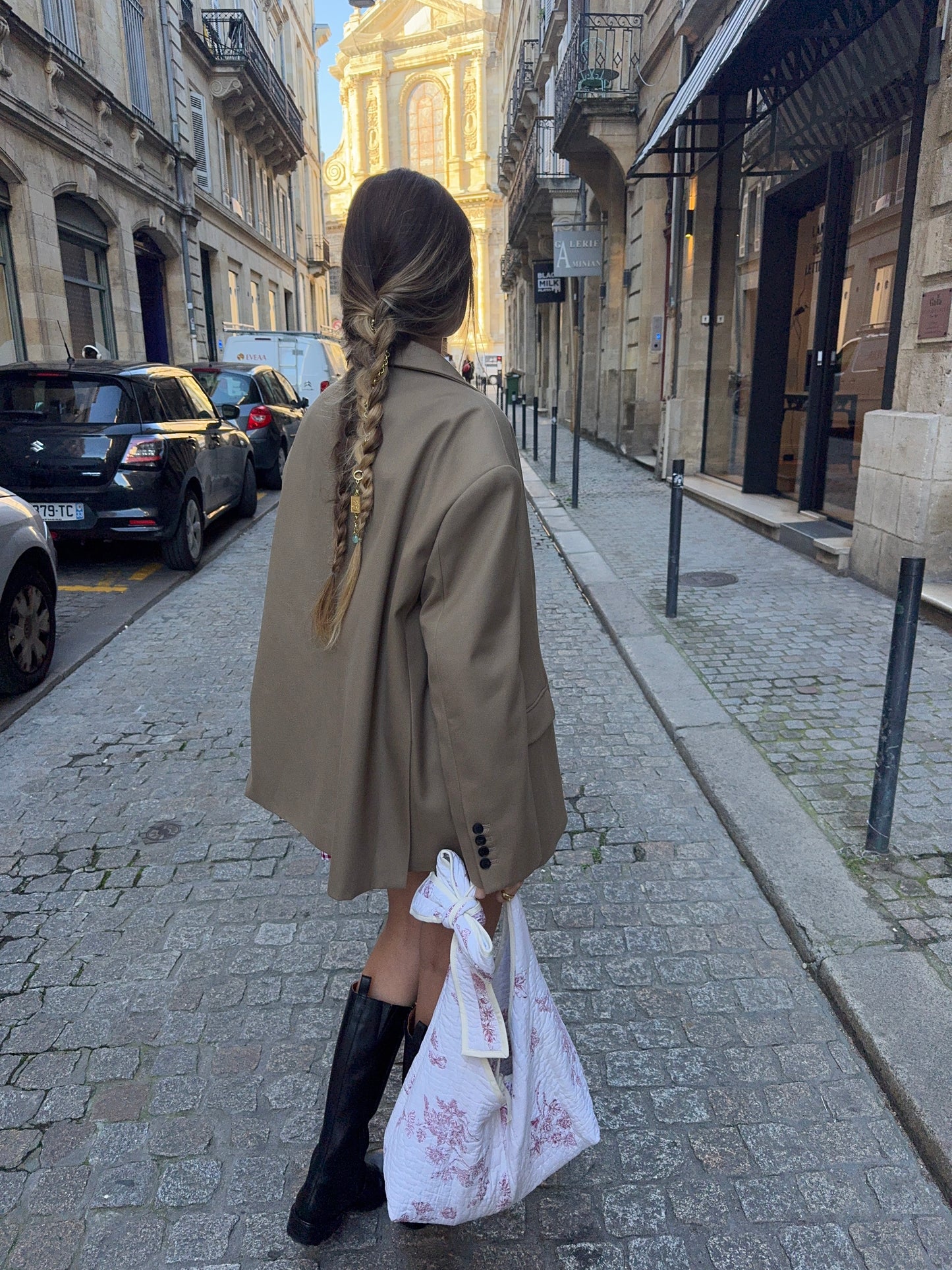 Sac upcyclé matelassé nœud blanc à motifs