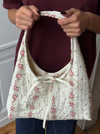 Sac upcyclé matelassé écru à fleurs