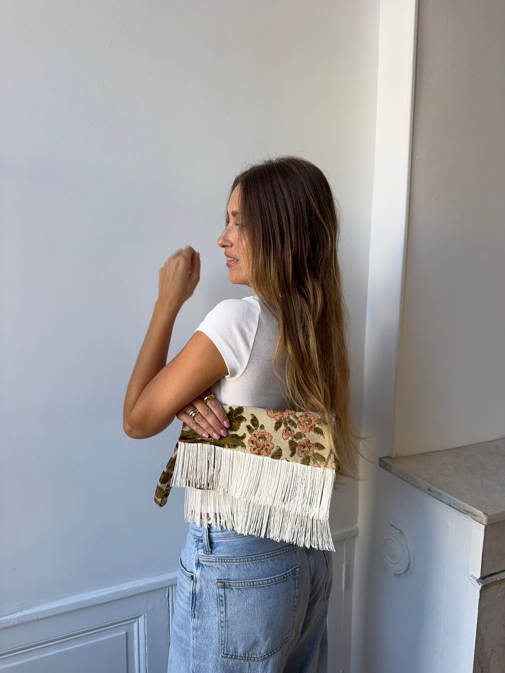 Pochette upcyclée à motifs et franges