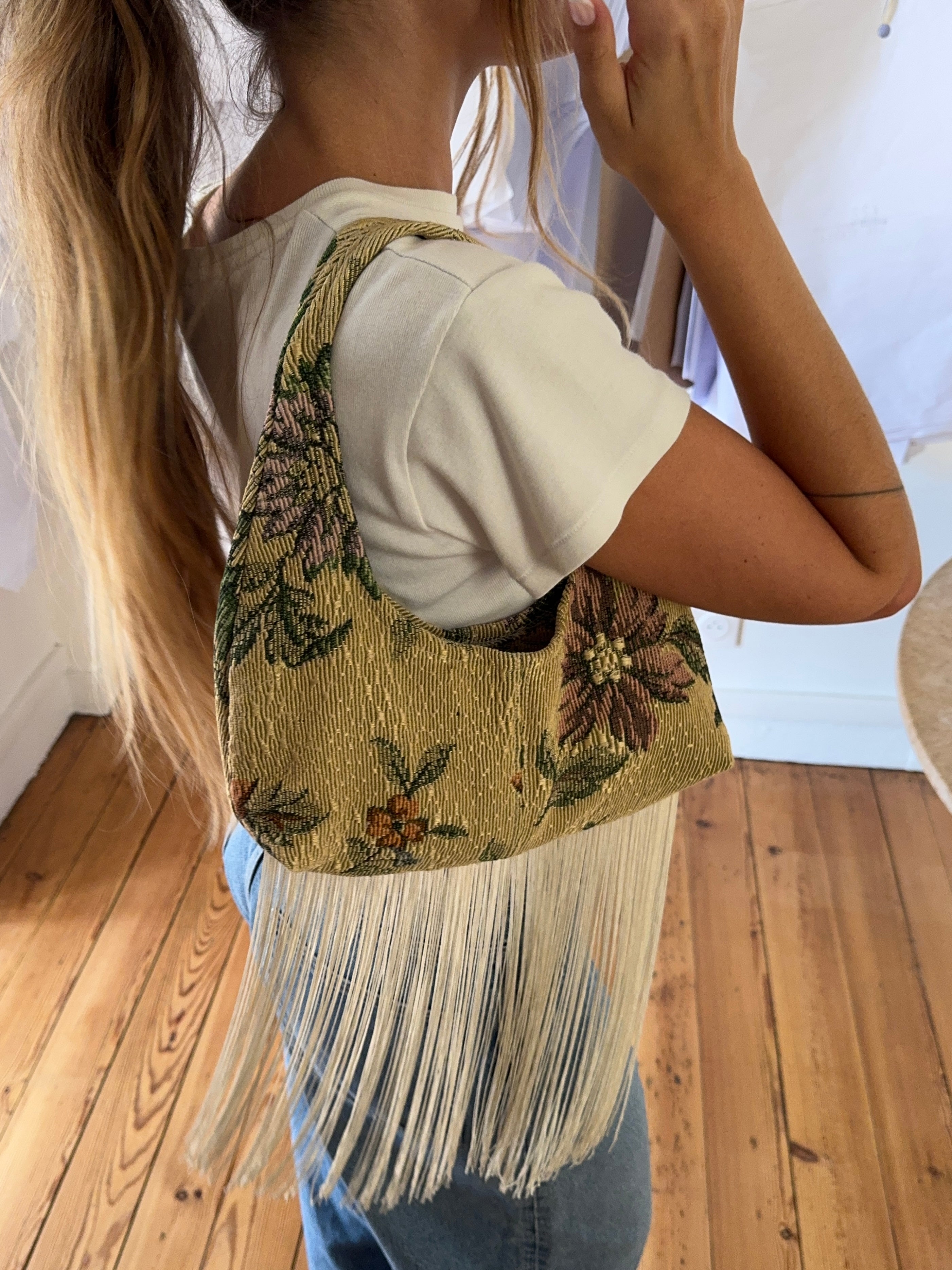 Sac upcyclé à fleurs et franges vintage - petit