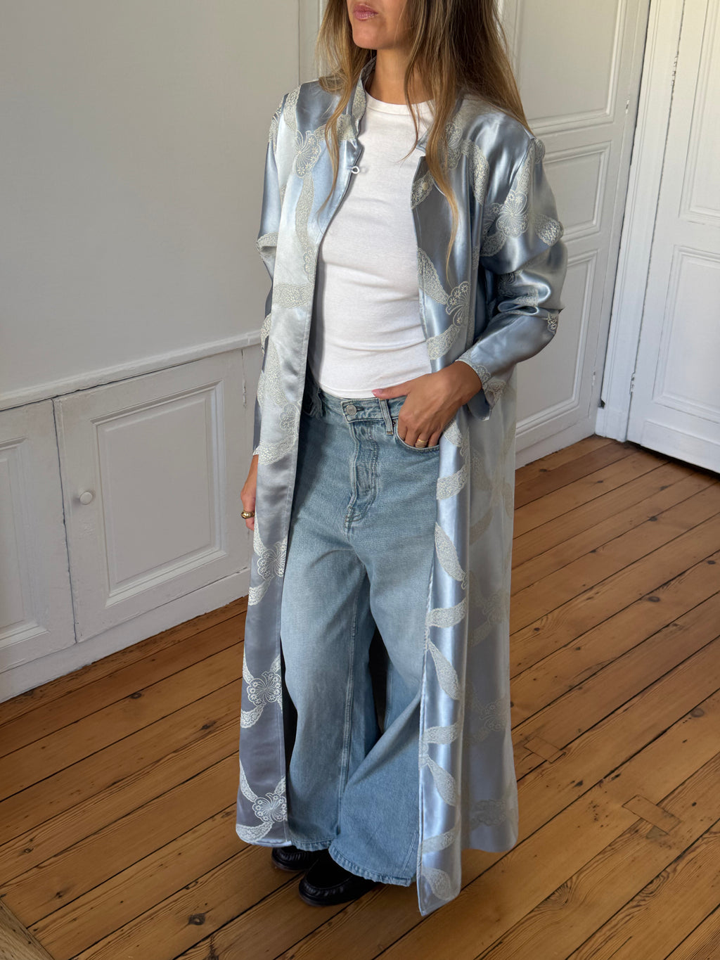 Veste longue upcyclée satinée ciel - M/L