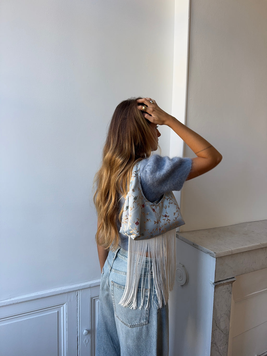 Sac upcyclé satiné bleu et franges