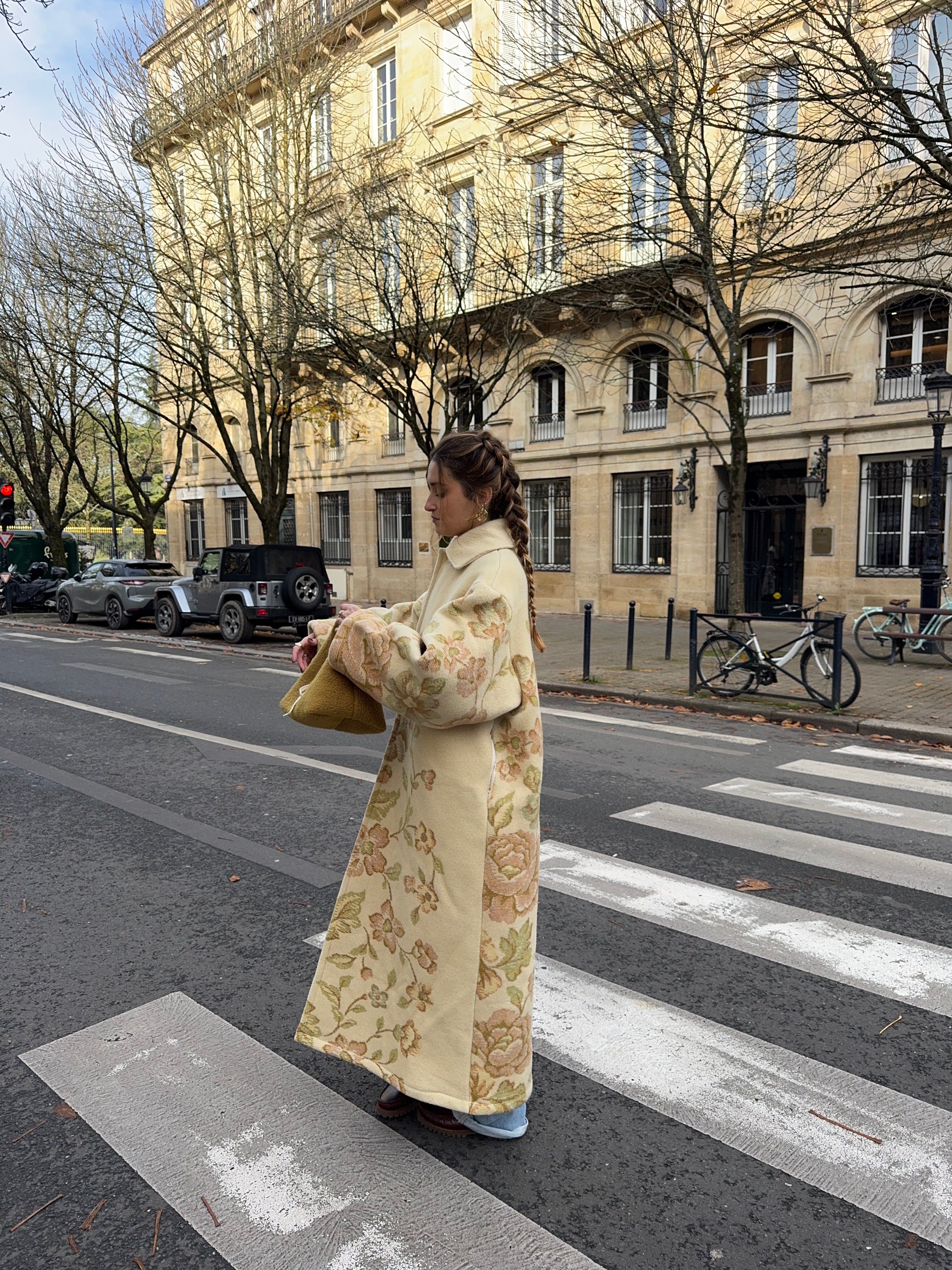Manteau long upcyclé laine crème à motifs vintage