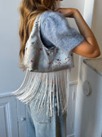 Sac upcyclé satiné bleu et franges