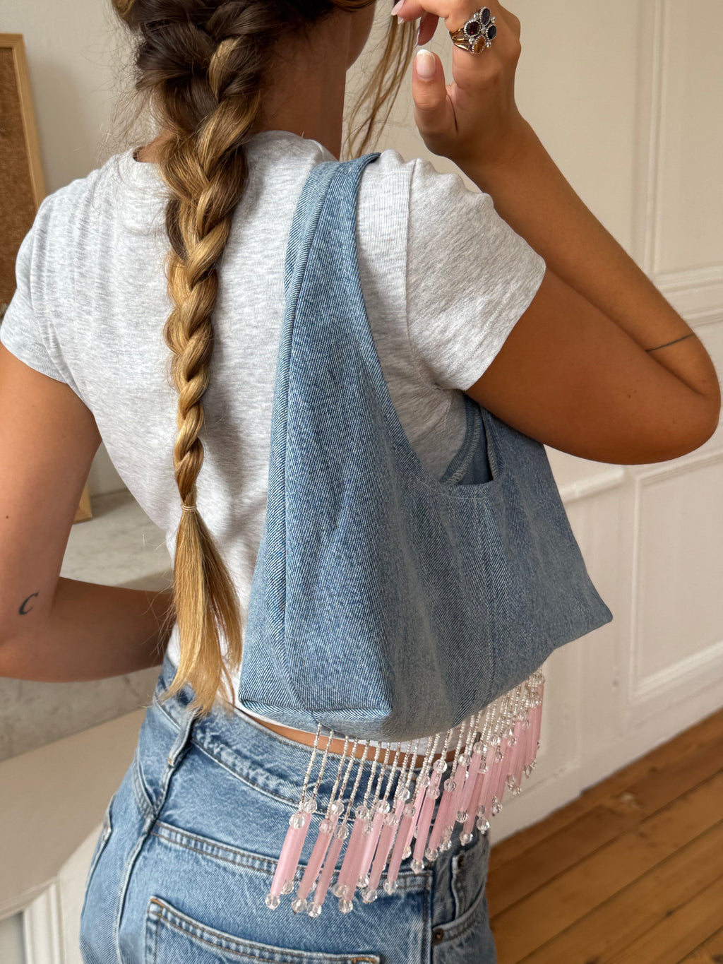 Sac upcyclé denim clair et perles