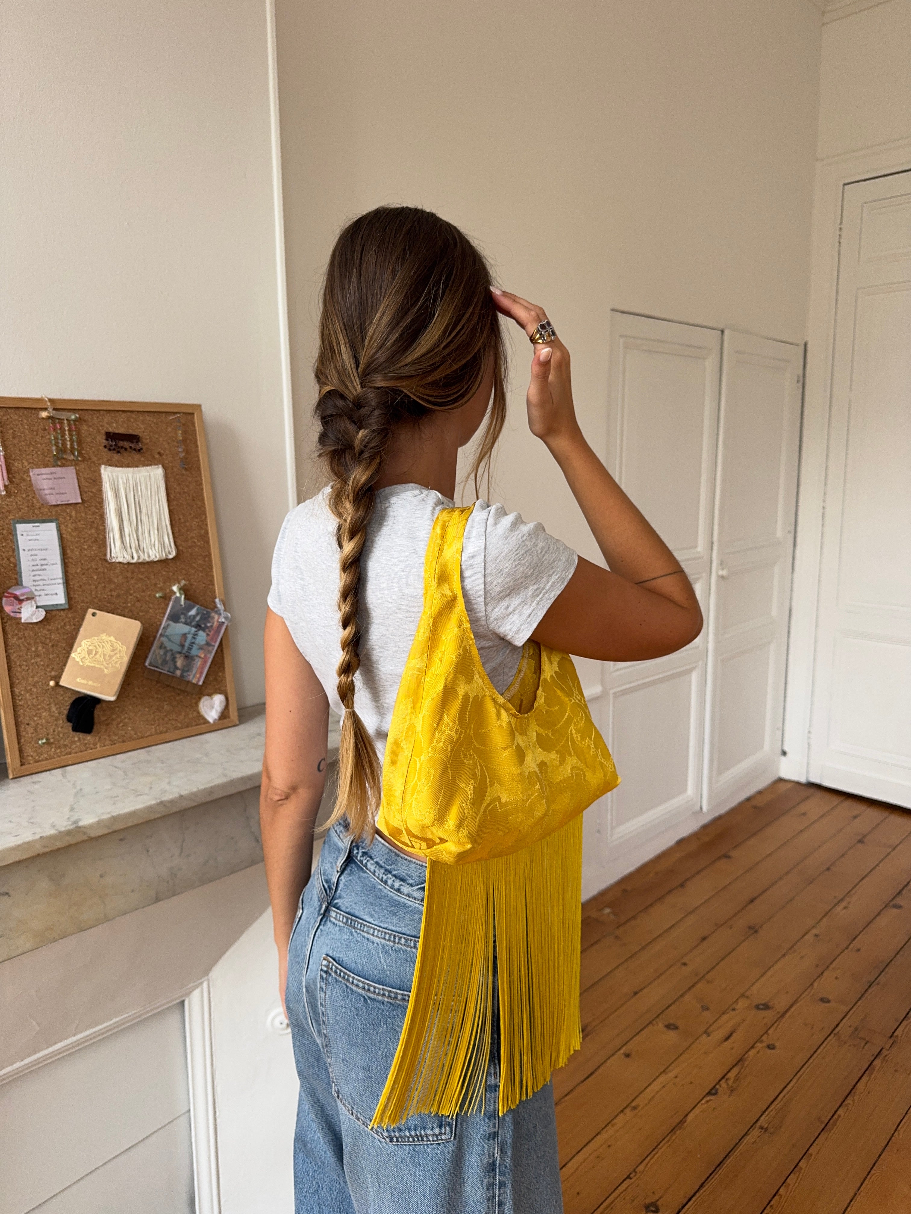 Sac upcyclé satiné jaune et franges