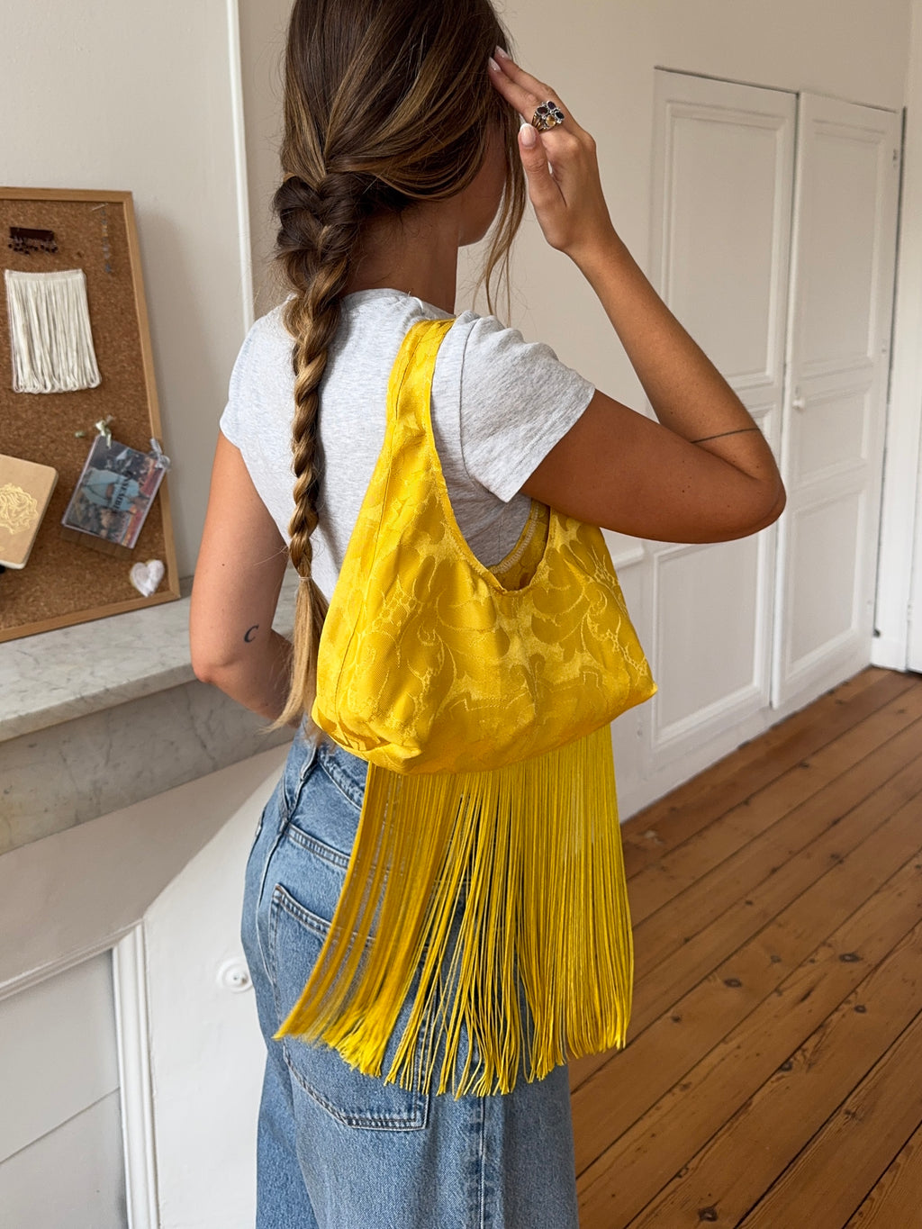 Sac upcyclé satiné jaune et franges