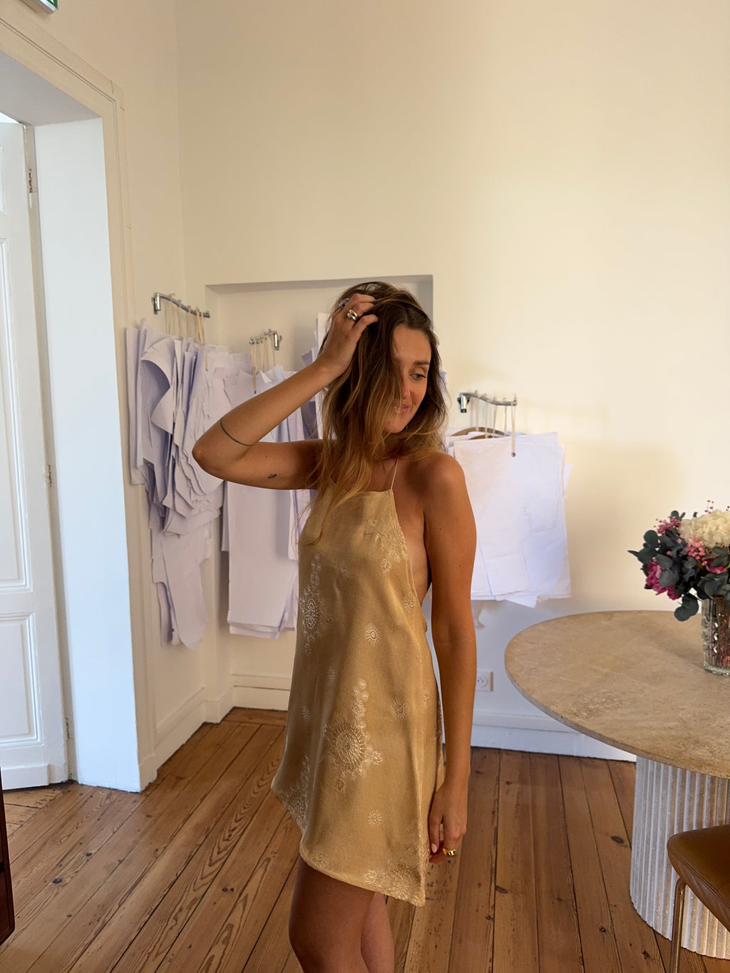Robe dos nu upcyclée satinée or - XS/S