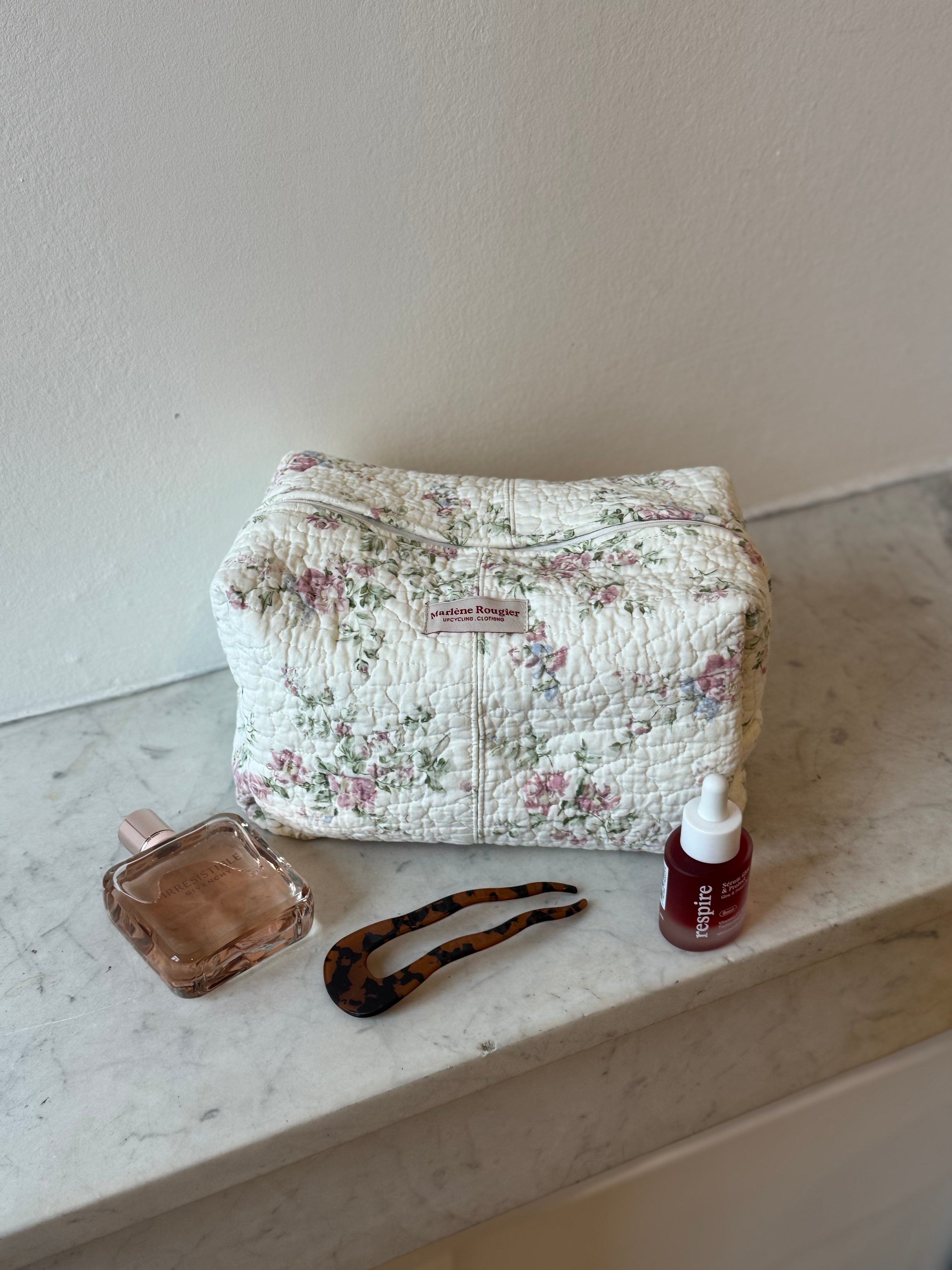 Trousse upcyclée matelassée blanche à fleurs vintage - grande