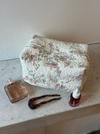 Trousse upcyclée matelassée blanche à fleurs vintage - grande