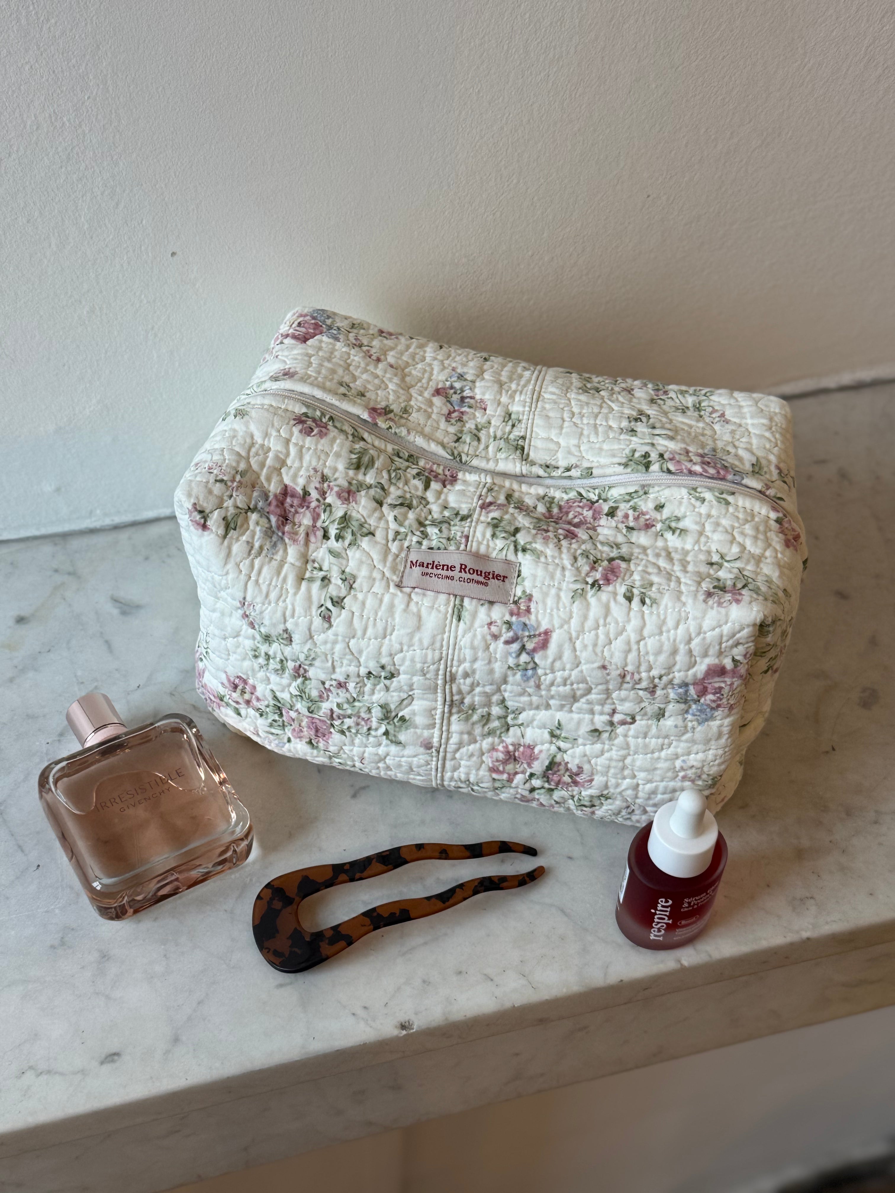 Trousse upcyclée matelassée blanche à fleurs vintage - grande