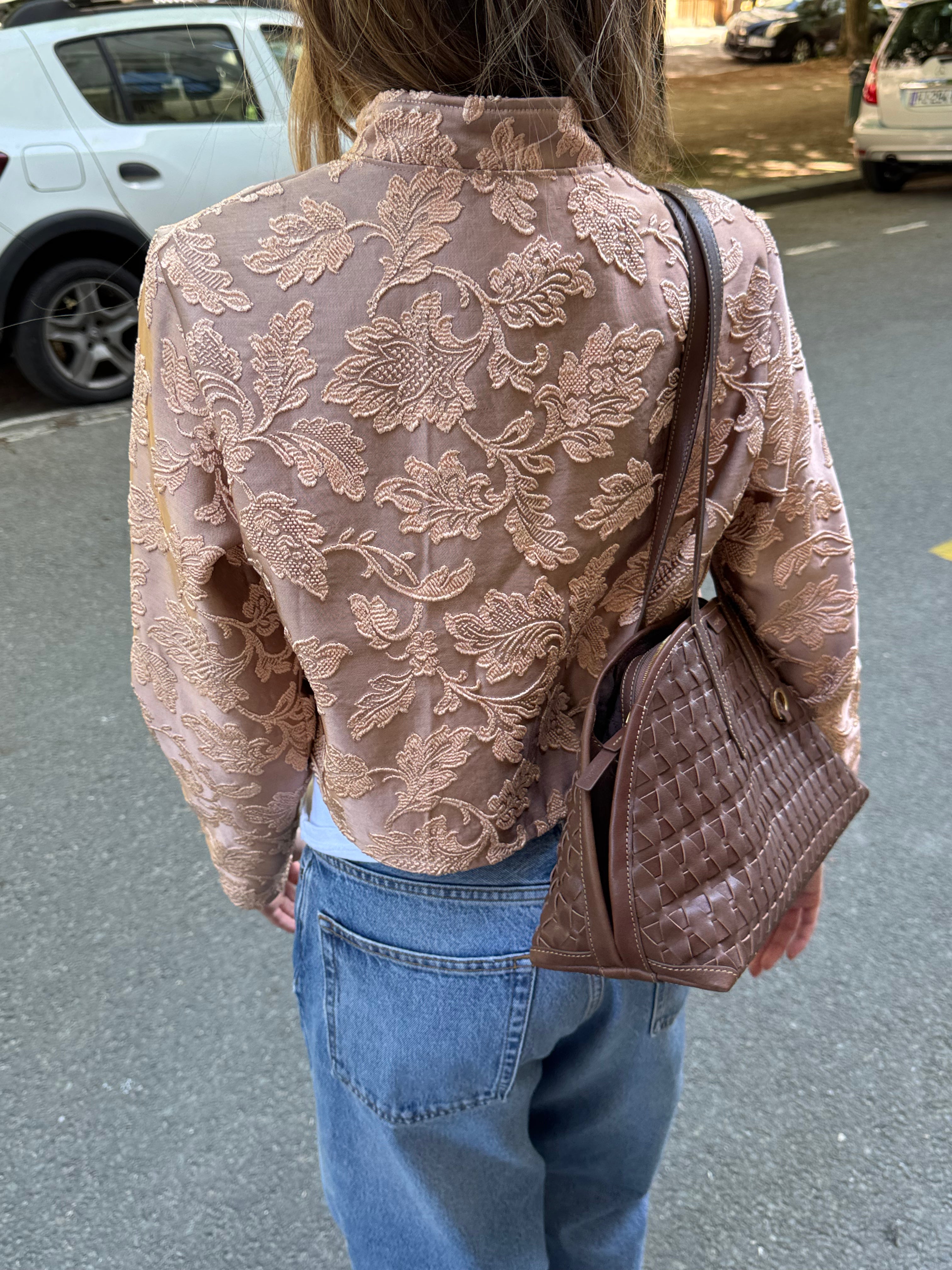 Veste courte upcyclée satinée cuivrée à motifs texturés vintage