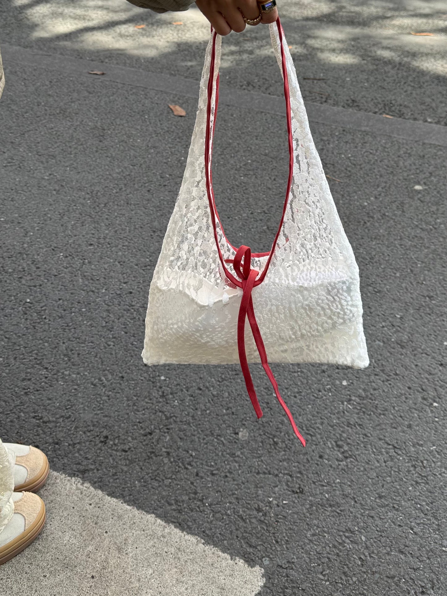 PRÉCOMMANDE : Sac en dentelle