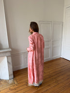 Veste longue upcyclée satinée rose et franges - S