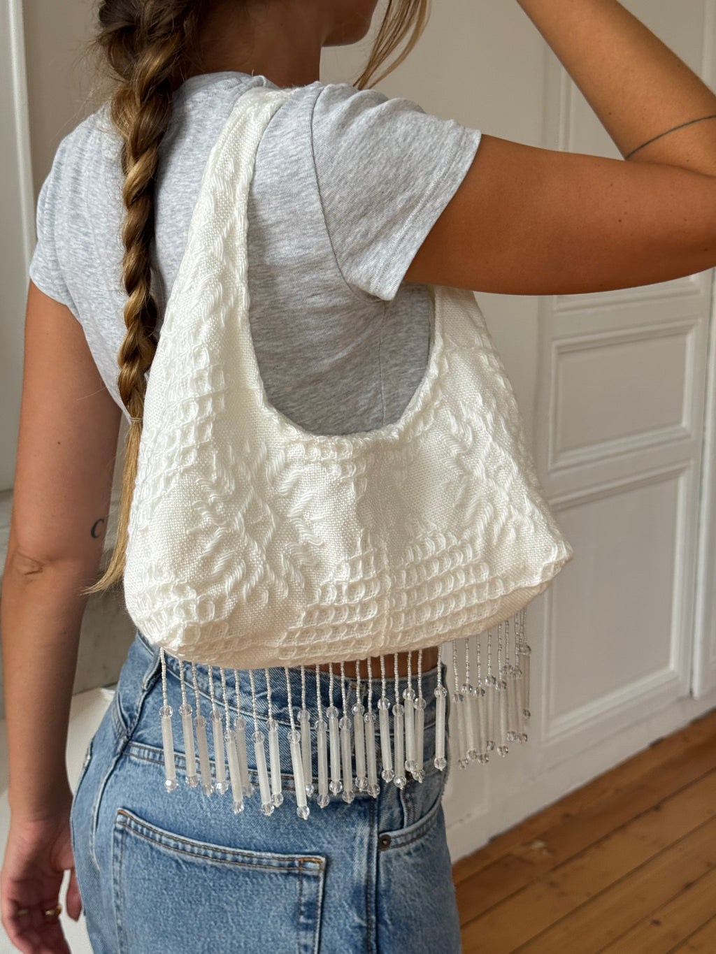 Sac upcyclé blanc et perles