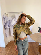 Veste courte upcyclée à fleurs