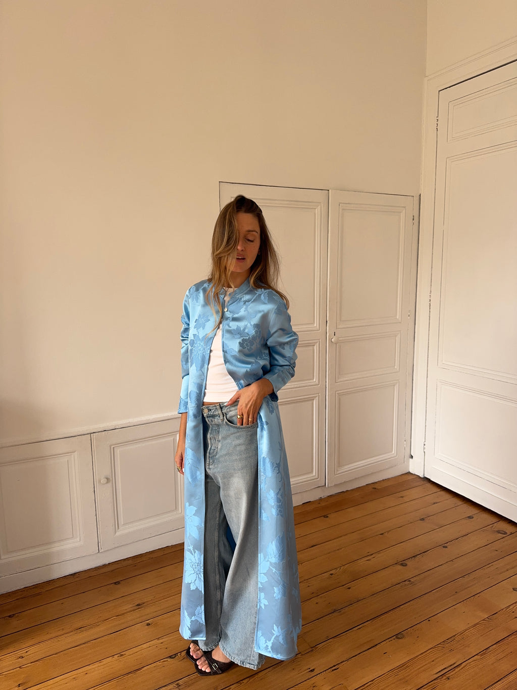 Veste longue upcyclée satinée bleue - M
