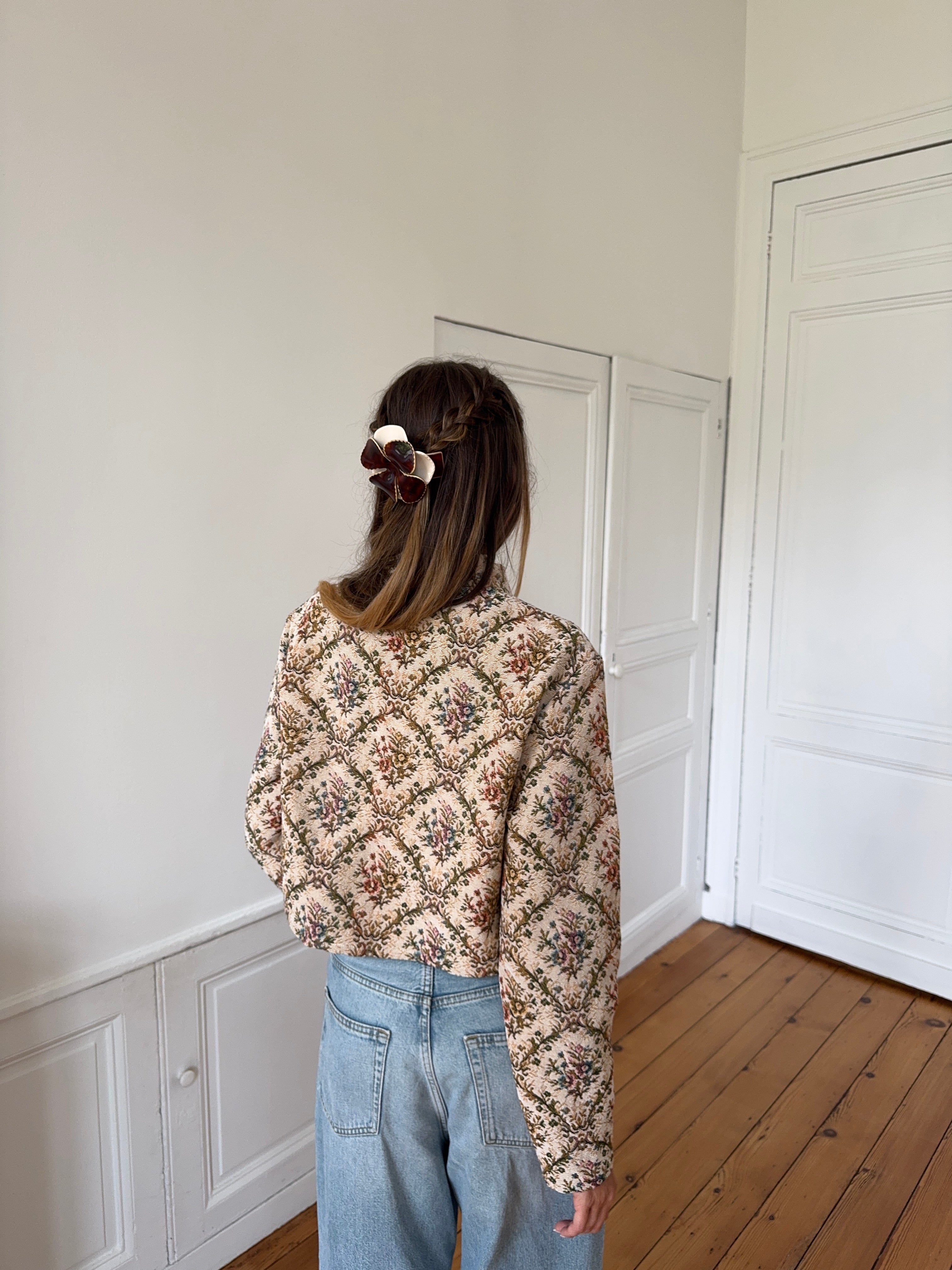 Veste courte upcyclée à fleurs