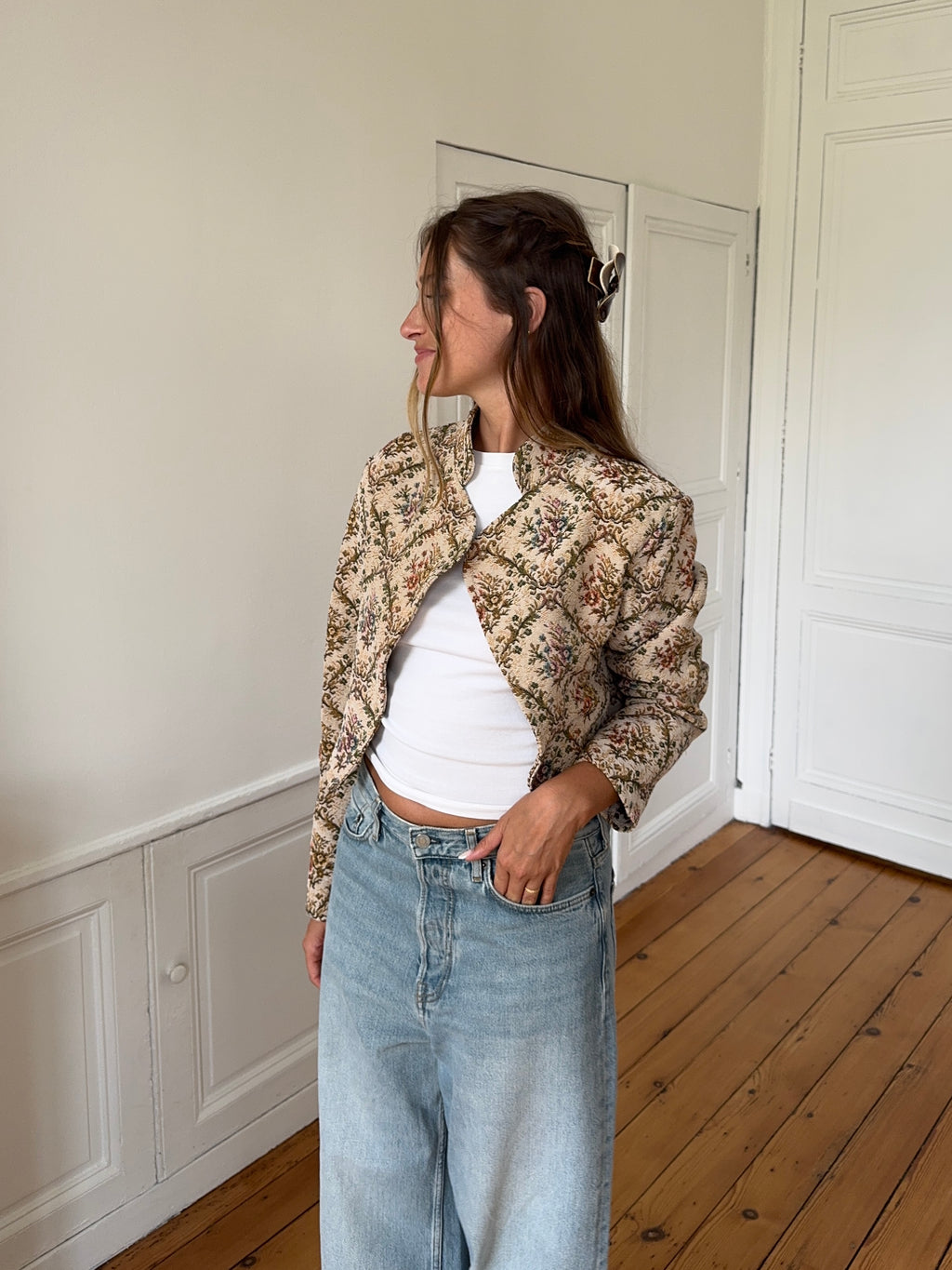 Veste courte upcyclée à fleurs