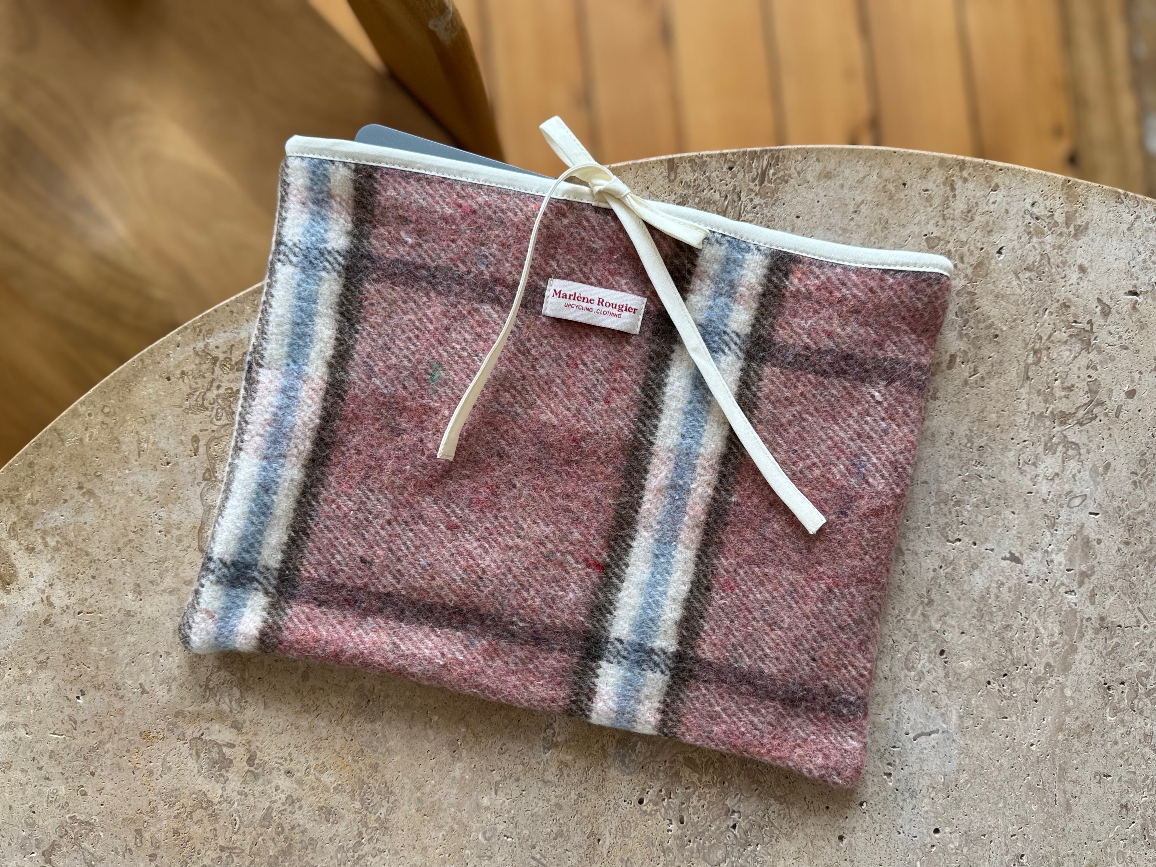 Pochette upcyclée laine à carreaux vintage