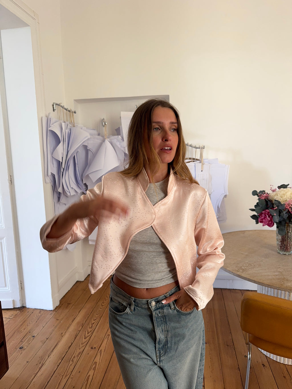 Veste courte upcyclée satinée rose - M